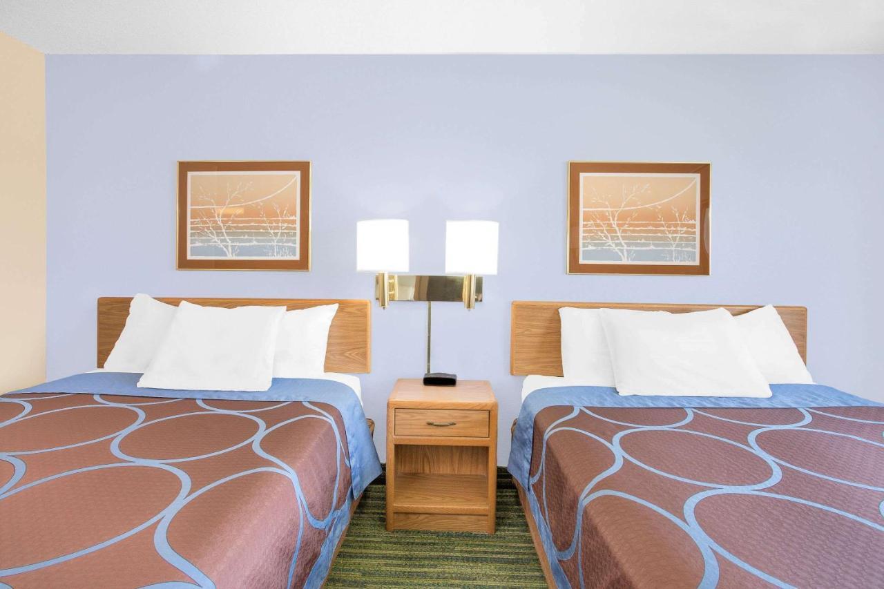 Boarders Inn & Suites By Cobblestone Hotels Waterloo Cedar Falls 外观 照片