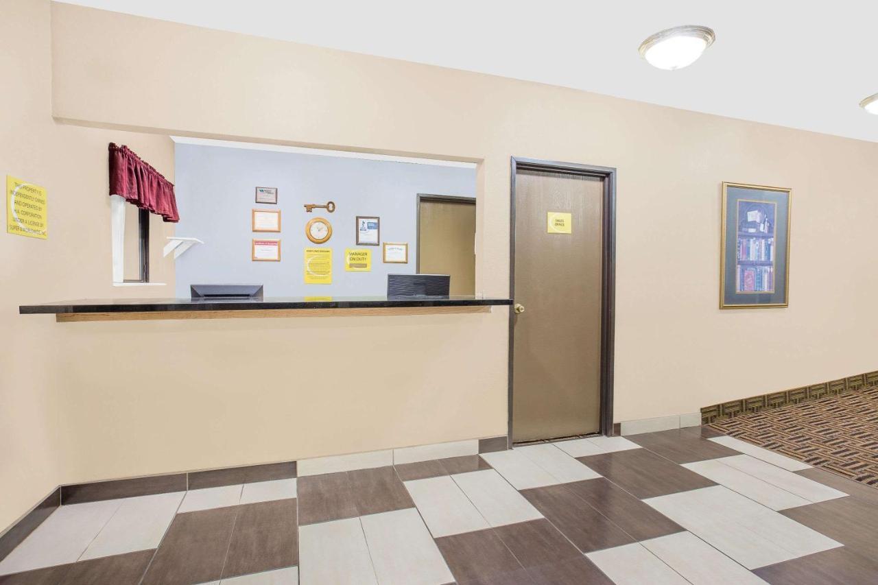 Boarders Inn & Suites By Cobblestone Hotels Waterloo Cedar Falls 外观 照片
