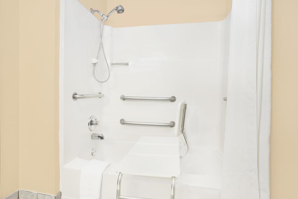Boarders Inn & Suites By Cobblestone Hotels Waterloo Cedar Falls 外观 照片