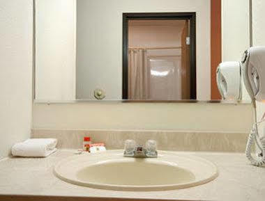 Boarders Inn & Suites By Cobblestone Hotels Waterloo Cedar Falls 外观 照片
