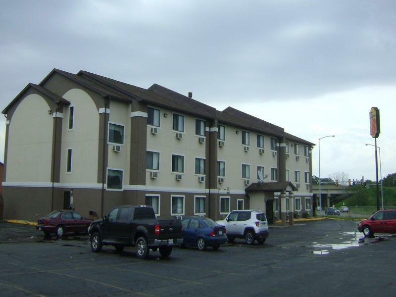 Boarders Inn & Suites By Cobblestone Hotels Waterloo Cedar Falls 外观 照片